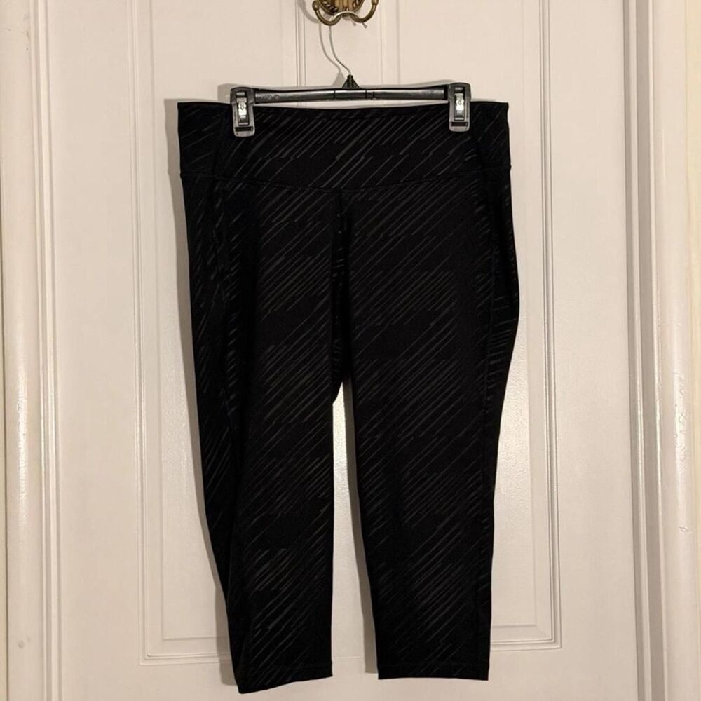 Old Navy Active Go Dry Womens Leggings Capris Black Gray Pattern Size XL